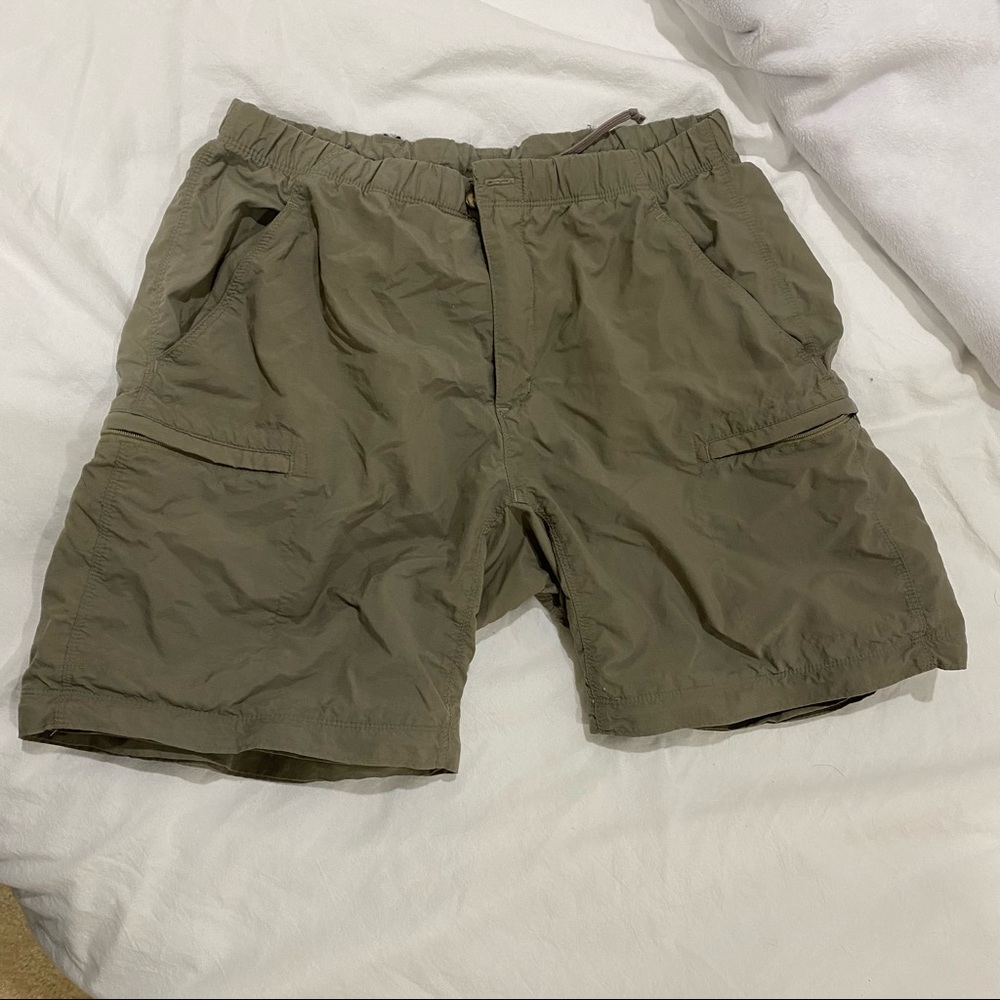 EUC M North face shorts the north face khaki color